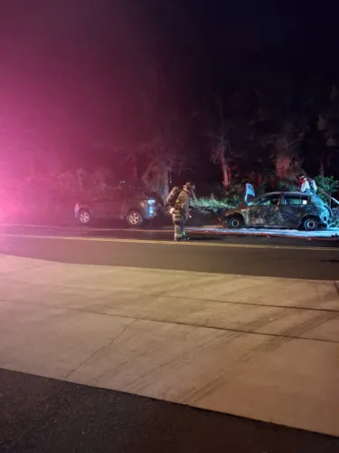 Fire destroys vehicle in Maalaea; smoke prompts some residents to leave homes